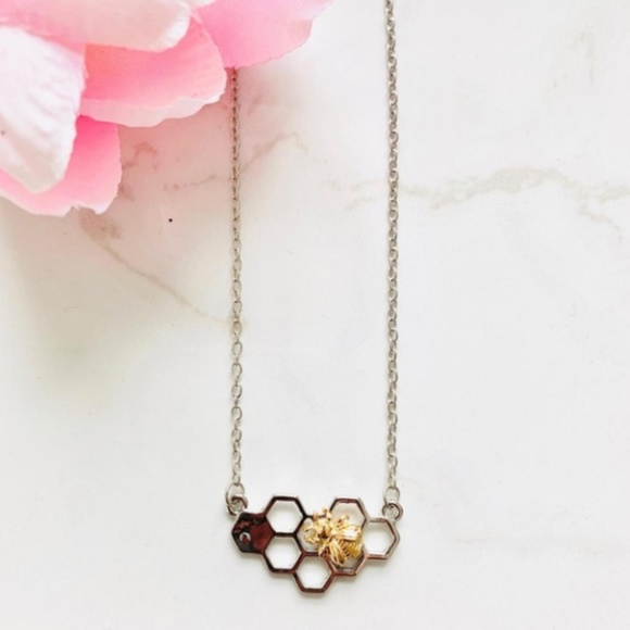 Jewelry - Honeycomb & Bee Necklace